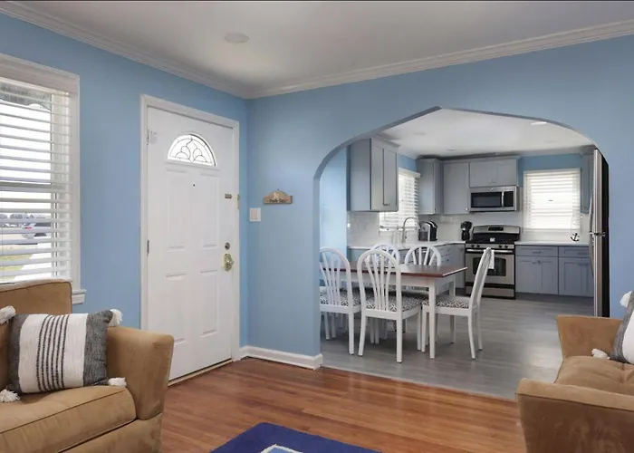 Island Time- Beautifully Renovated Bay View Home